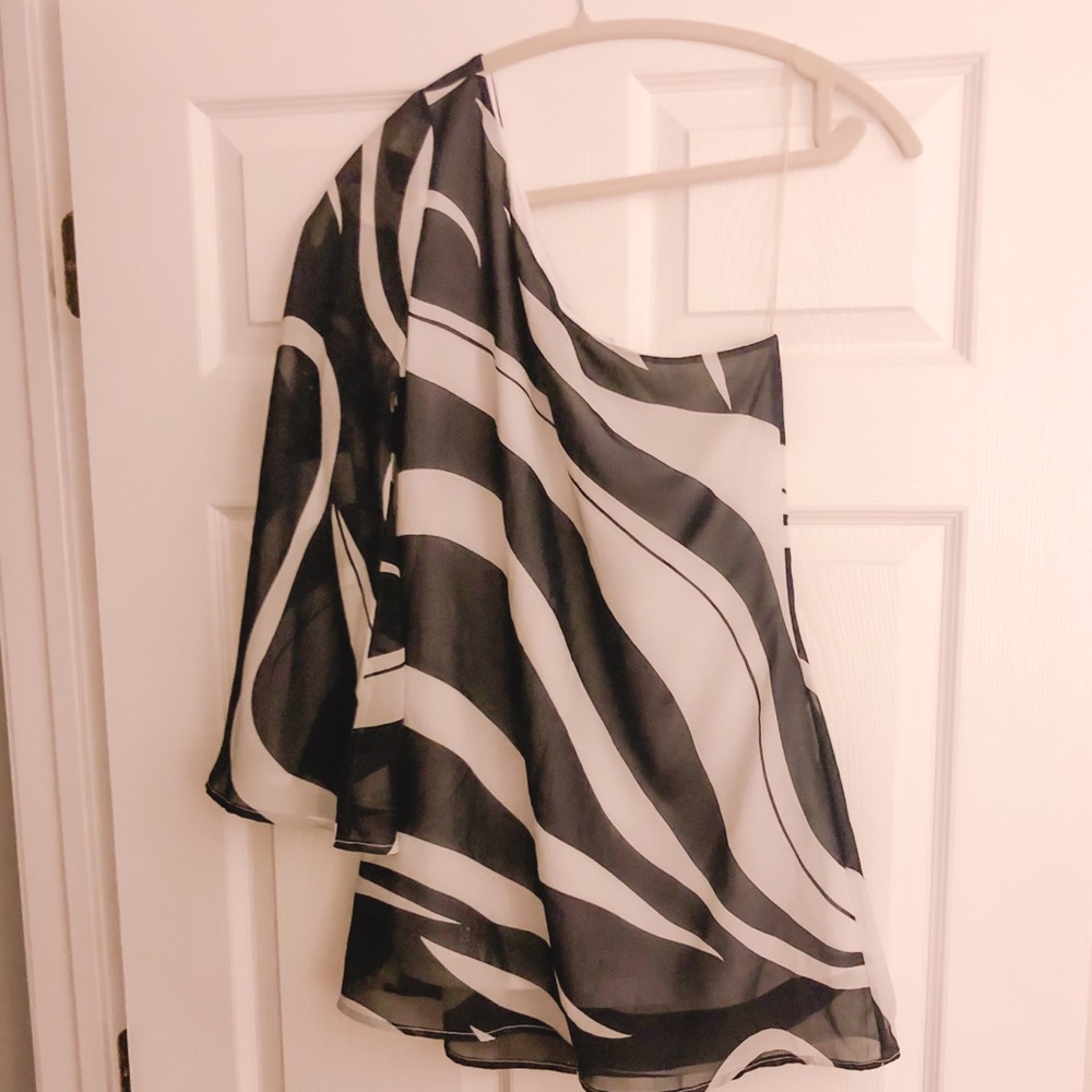 One shoulder top